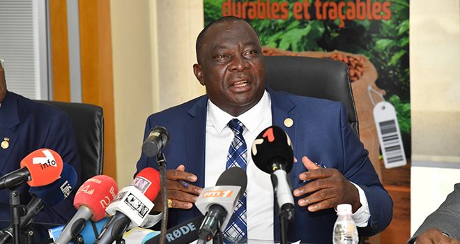 Kobenan Kouassi Adjoumani a annoncé pour la campagne intermédiaire, se déroulant d'avril à septembre 2024, un prix au producteur à 1.500 F CFA le kilogramme, soit 64 % du prix CAF de réalisation. Photo : DR Kobenan Kouassi Adjoumani a annoncé pour la campagne intermédiaire, se déroulant d'avril à septembre 2024, un prix au producteur à 1.500 F CFA le kilogramme, soit 64 % du prix CAF de réalisation. Photo : DR