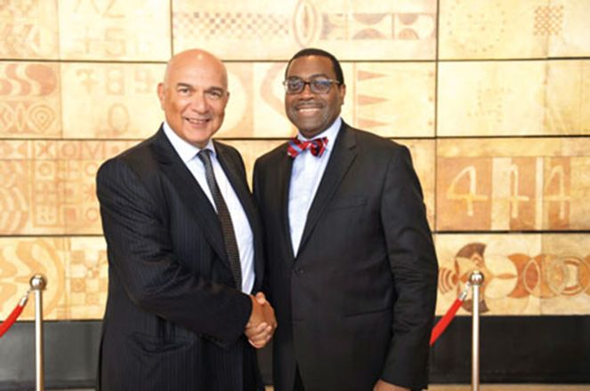 Mostafa Terrab, P-DG de l’OCP (à g.) et Akinwumi Ayodeji Adesina, président de la Banque africaine de développement (BAD) à l’issue de leur rencontre fin juillet, à Casablanca Photo : OCP Mostafa Terrab, P-DG de l’OCP (à g.) et Akinwumi Ayodeji Adesina, président de la Banque africaine de développement (BAD) à l’issue de leur rencontre fin juillet, à Casablanca Photo : OCP