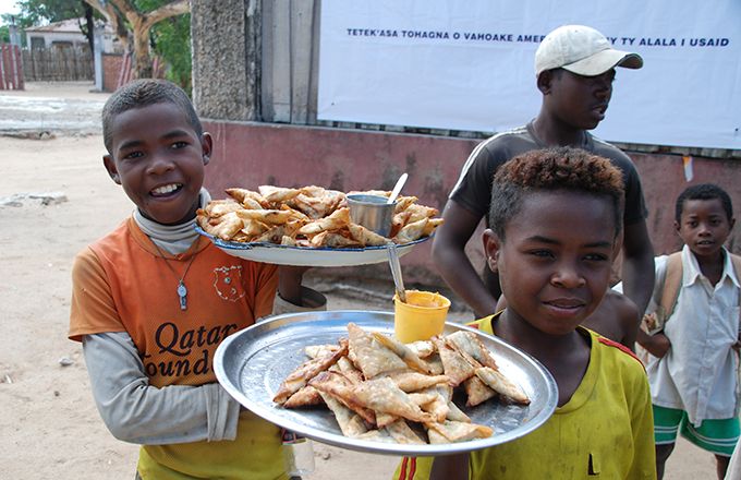 En Afrique, les marchés informels représentent un élément vital pour les consommateurs. Ici, à Madagascar. Photo : Antoine Hervé En Afrique, les marchés informels représentent un élément vital pour les consommateurs. Ici, à Madagascar. Photo : Antoine Hervé