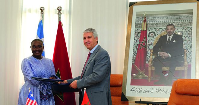 Emma Metieh Glassco, directrice générale de l’Autorité nationale des pêches et de l’aquaculture du Liberia, et Mohamed Sadiki, ministre de l’Agriculture, de la Pêche maritime, du Développement rural et des Eaux et Forêts du Maroc Emma Metieh Glassco, directrice générale de l’Autorité nationale des pêches et de l’aquaculture du Liberia, et Mohamed Sadiki, ministre de l’Agriculture, de la Pêche maritime, du Développement rural et des Eaux et Forêts du Maroc