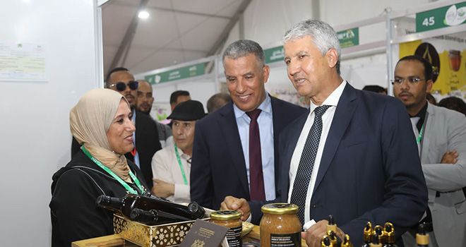 Visite de stands par le ministre de l'Agriculture, de la Pêche maritime, du Développement rural et des Eaux et Forêts. Photos : Ministère de l'Agriculture. Visite de stands par le ministre de l'Agriculture, de la Pêche maritime, du Développement rural et des Eaux et Forêts. Photos : Ministère de l'Agriculture.