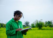 Les jeunes des zones rurales pourront ainsi accéder à des connaissances et des compétences cruciales pour développer des entreprises agricoles durables et prospères. Photo : Vic Josh/Adobe Stock 