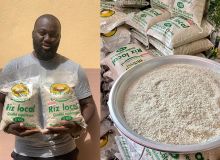 Tia Gueu Stéphane, entrepreneur, avec des sachets de riz Ridissi made in Côte d'Ivoire. Photos : Tia Gueu Stéphane/Ridissi