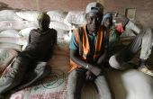 Durant mes onze années passées à la rédaction en chef d’Afrique Agriculture, j’ai apprécié la gentillesse des Africains, à l’image de ce cliché pris sur la route de retour d’un reportage à l’est du Sénégal. Photo : Antoine Hervé